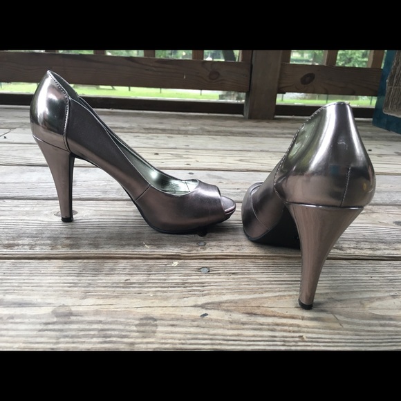 Style&Co. Silver Open  Toe Heels 7M - Picture 4 of 8